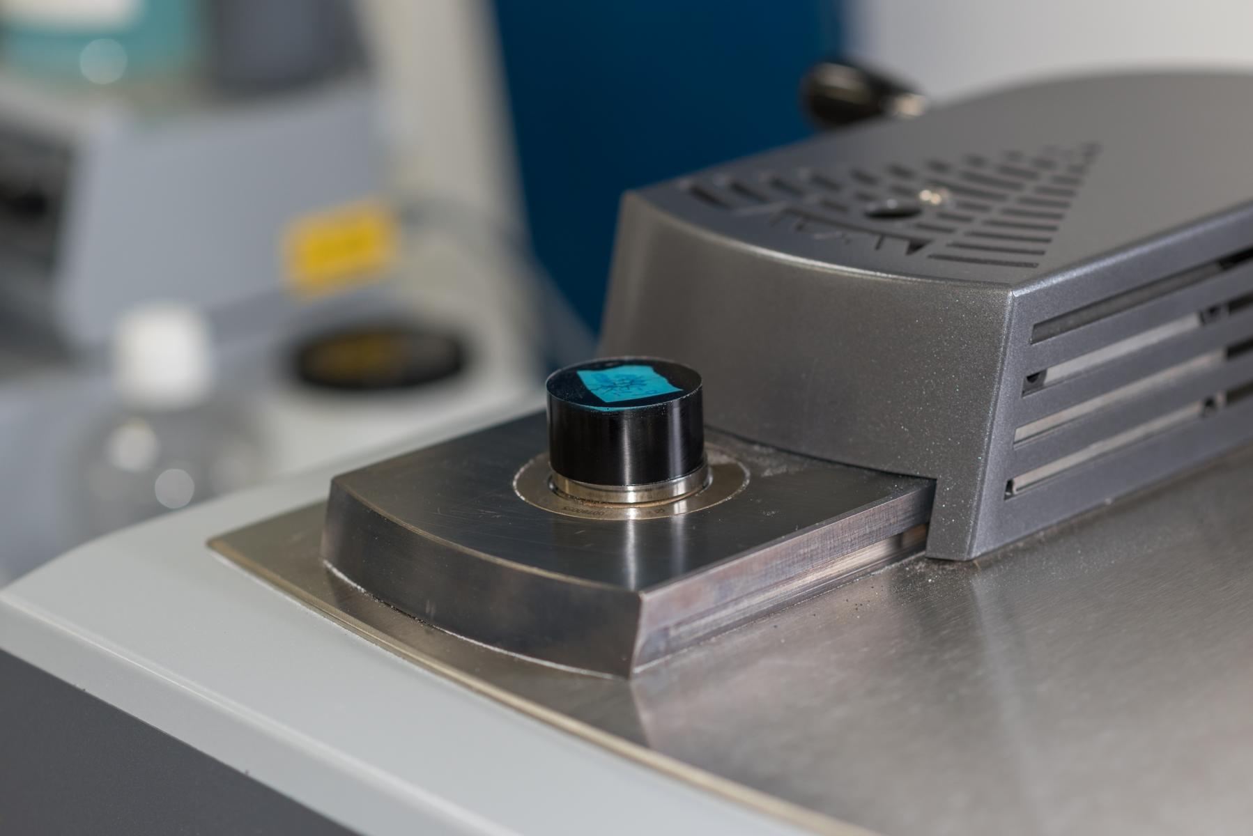 Metallographic specimen mounting